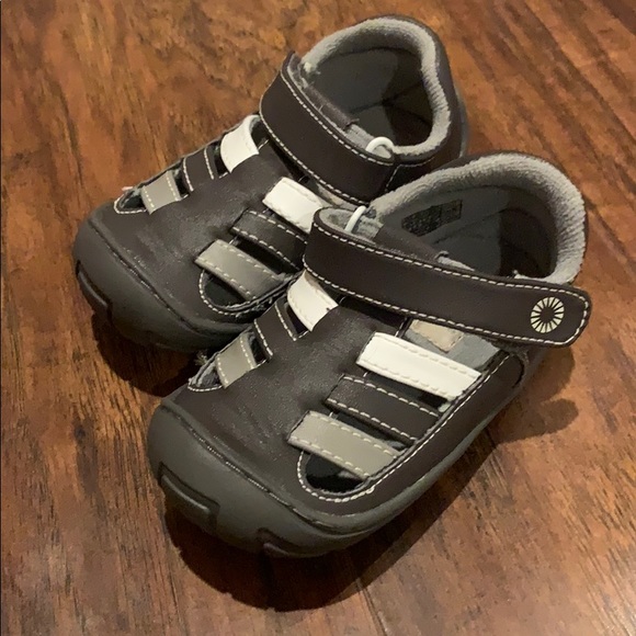 UGG Shoes - Toddler ugg Santore sandal